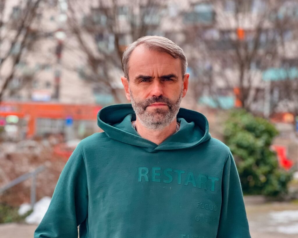 Vládní balíček: Žádné škrty u sebe, dražší léky a nulová kontrola daňových optimalizací